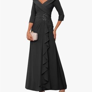 Chic Black Long Sleeve V-Neck Evening Gown